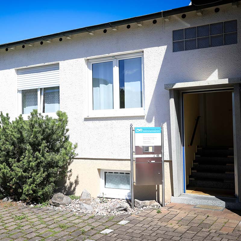 Kontakt-800x800-8B5A6715